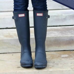 Hunter Original Tall Rubber Rain Boot in Navy